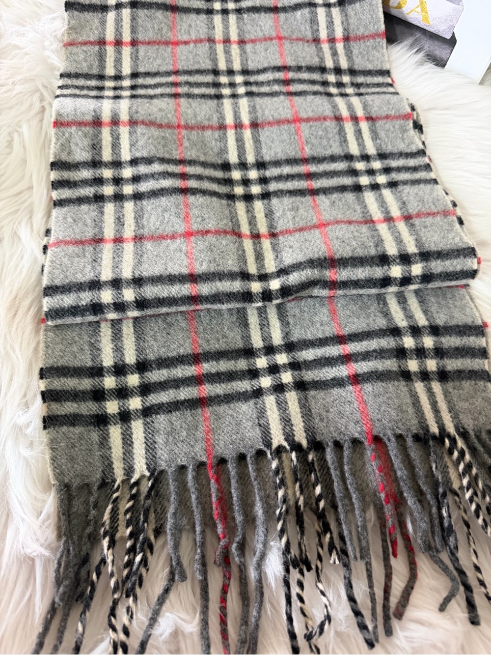 Burberry London Lambwool Throw/ Shawl Scarf. - Picture 9 of 14